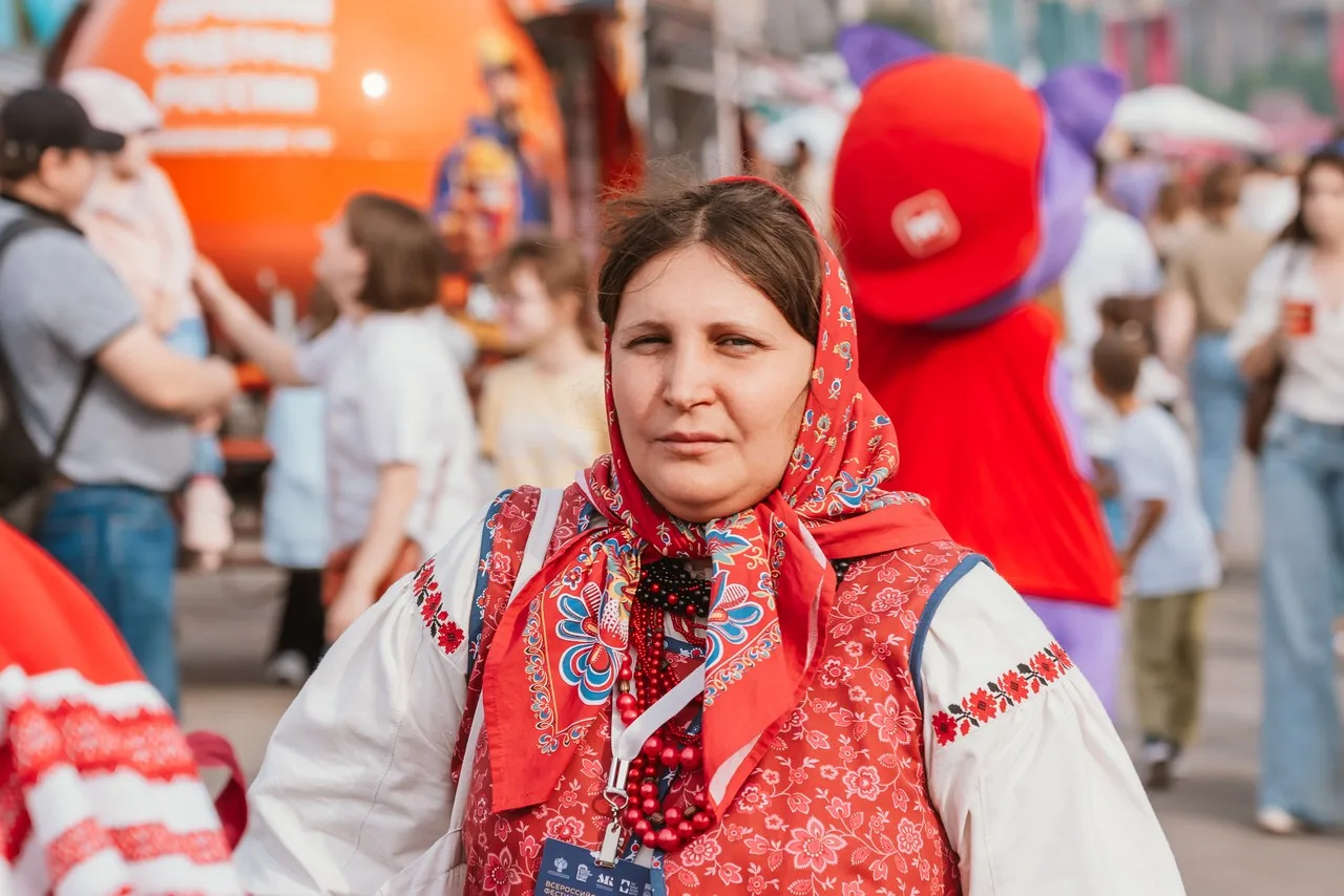 Гостья в татарском национальном костюме
